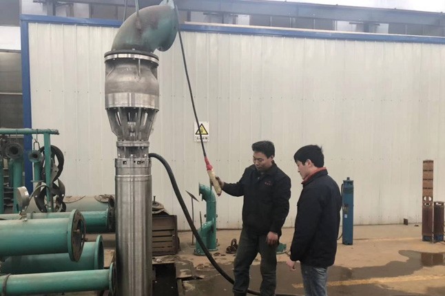 流量1200立方、楊程18米的不銹鋼304材質(zhì)潛水泵測(cè)試合格