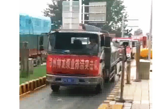 我公司新組織的搶險排澇設(shè)備及人員，出發(fā)馳援焦作災(zāi)區(qū)，兄弟們辛苦了，加油！